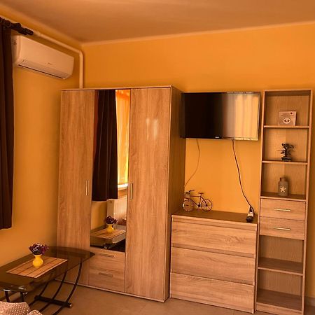 Adel Apartman Sarvar Ngoại thất bức ảnh