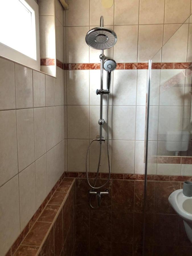 Adel Apartman Sarvar Ngoại thất bức ảnh