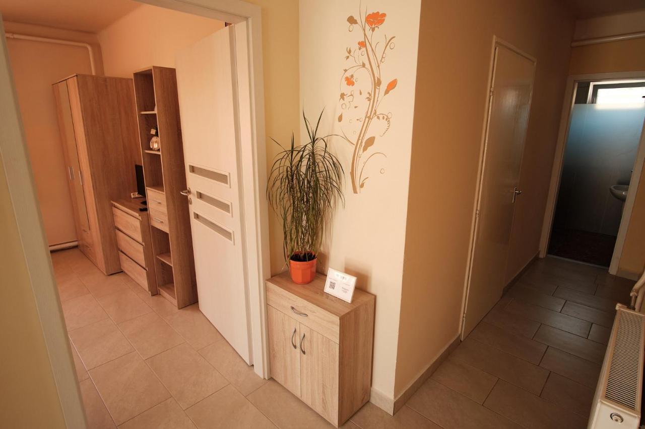Adel Apartman Sarvar Ngoại thất bức ảnh