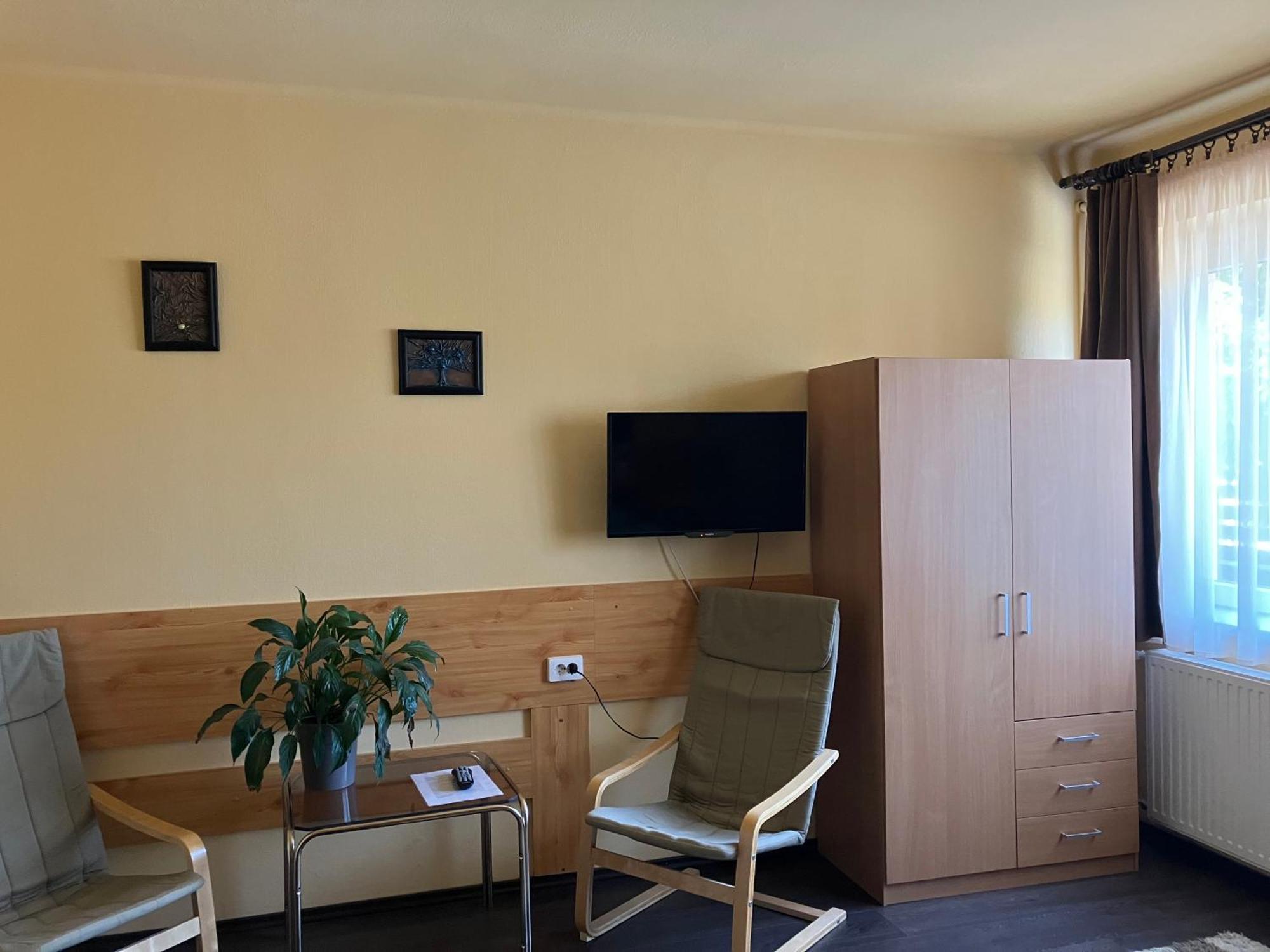 Adel Apartman Sarvar Ngoại thất bức ảnh